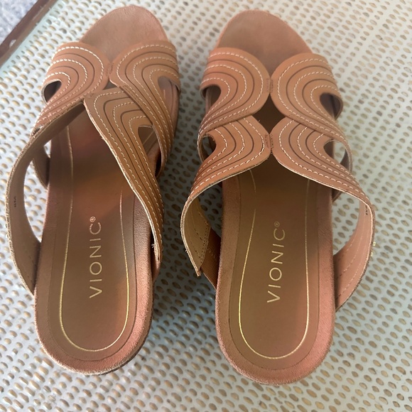 Vionic Women's Malorie Raffia Natural Wedges - Ladies Platform Sandals Size 8 - Picture 4 of 6